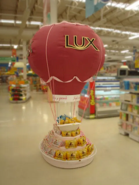 Isla exhibidora para Lux